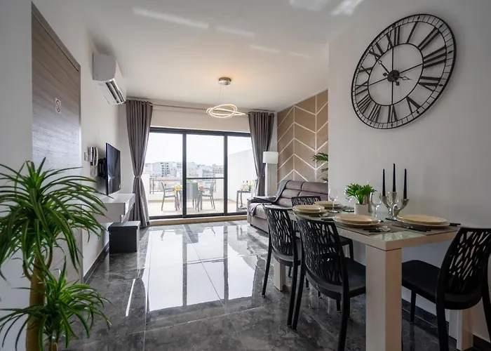 Tulip Court Penthouse Brand New-2 Min From The Sea-Central Bugibba