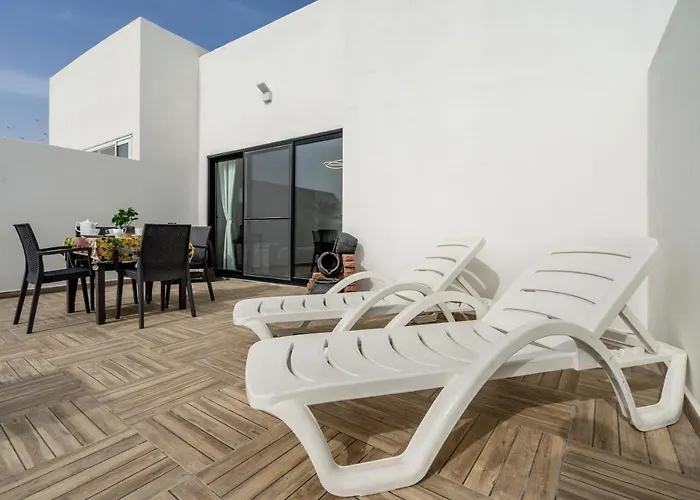 Tulip Court Penthouse Brand New-2 Min From The Sea-Central Bugibba